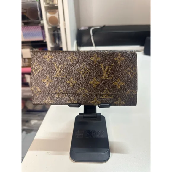 Women's Louis Vuitton Wallet Brown - Picture 2 of 8